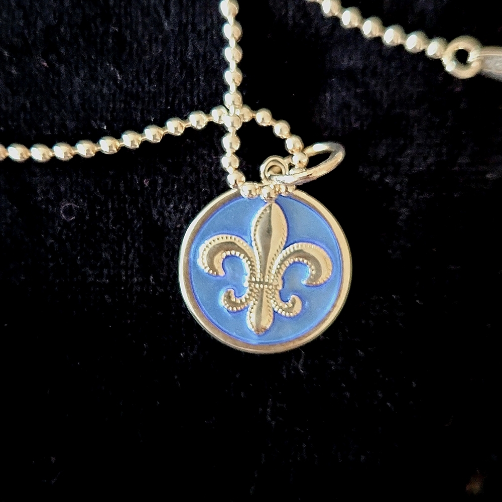 Lol 19mm Small Fleur Di Lis, with 20" chain